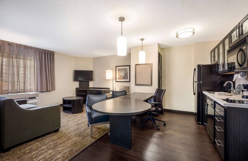 North Mountain Hotel | Sonesta Simply Suites Phoenix Glendale