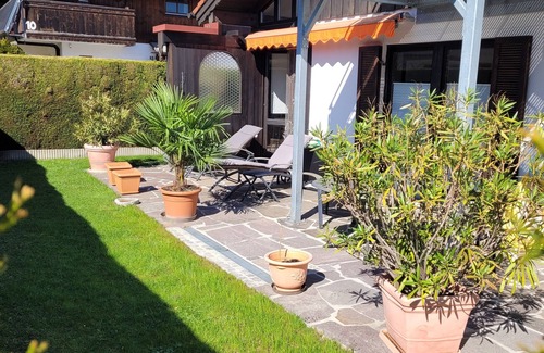 Grassau House | Sonnige Ferienwohnung Grassau mit Südterrasse und Garten, Zentral Gelegen