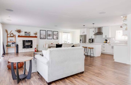 Sonoma House | Sonoma Getaway w/Hot Tub & Backyard Oasis - Dog OK