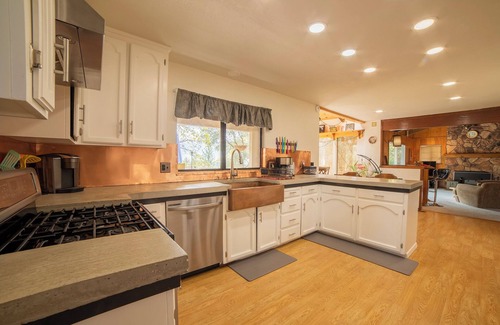 Phoenix Lake-Cedar Ridge House | Sonora Splendor – Stately 3 BDR on Secluded Lot!