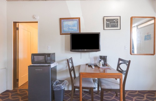 Breezewood Hotel | Sonrise Inn Lincoln Hwy By OYO