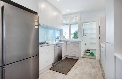 Mount Eden House | Soothe Serenity Mt Eden Villa with Parking