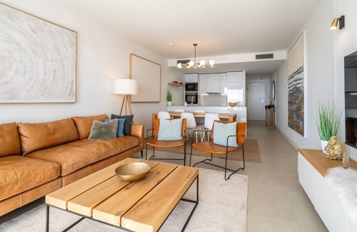 Puerto de la Duquesa Apartment | Sophisticated Two Bed Apartment in Pure South with Sea View