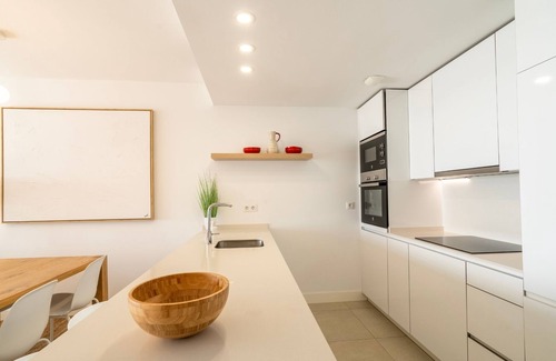 Puerto de la Duquesa Apartment | Sophisticated Two Bed Apartment in Pure South with Sea View