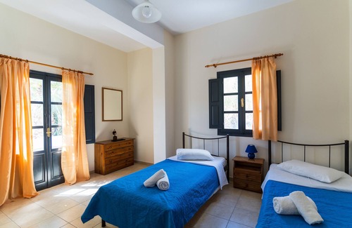 Kamari Hotel | Soulis Hotel
