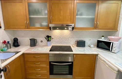 Alpouvar Apartment | South Facing ground floor Apt with gardens , Free Strong Fibre WI-Fi & Air Con