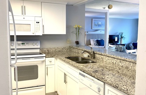 Arcadian Shores Condo | South Hampton 9820