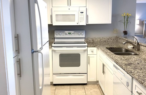 Arcadian Shores Condo | South Hampton 9820