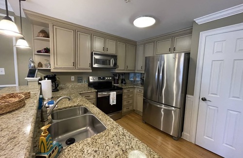 Tybee Island Condo | South Island *NO CONTACT CHECK-IN* -High End Condo -Steps to Beach-FREE WIFI