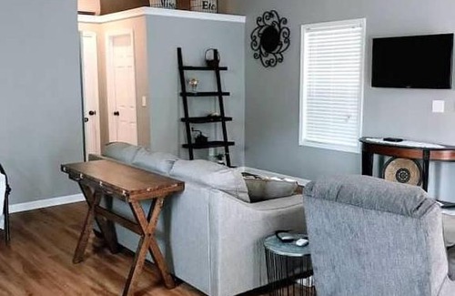 Taylorville House | Southern Charmer Cottage