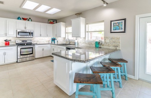 South Padre Island House | Southern Destination: Bask longer, save 10% on stays of 7+ nights!