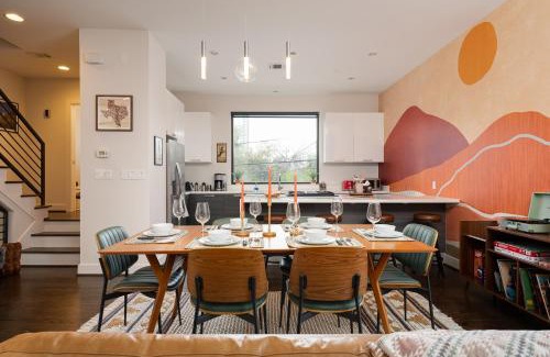 Riverside Terrace House | Space City - Prof Design, Game Room, King Bd
