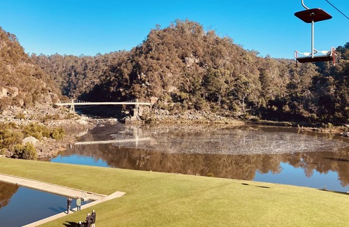 Trevallyn House | Spacious 1 Bedroom Accommodation With Beautiful Views