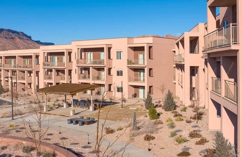 Moab Condo | Spacious 2-bedroom condo in Magical Moab with AC, fitness room