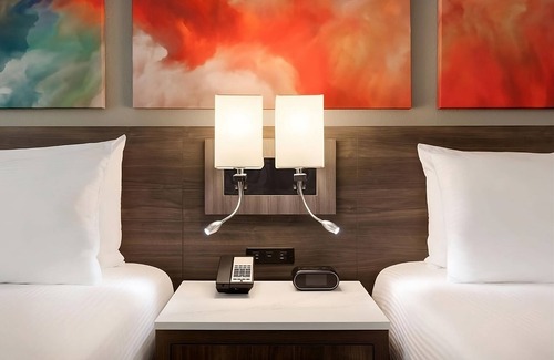 Florida Central Atlantic Coast Hotel | Spacious 2 Queen Suites in Orlando – Private Pool & Close to Disney