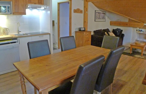 Samoens Apartment | Spacious 3-Bed Apt with Pools, Parking & Ski Storage - Sleeps 8 in Samoëns