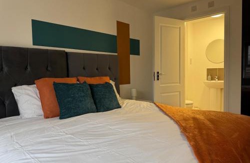 Smethwick House | Spacious 3 Bed Home Near Hospital Free Parking
