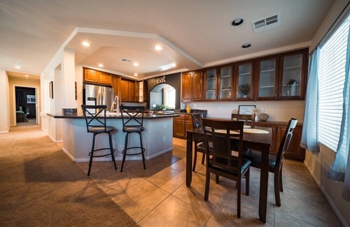 Enterprise House | Spacious 4 Bedroom House with Hot Tub by LV Strip