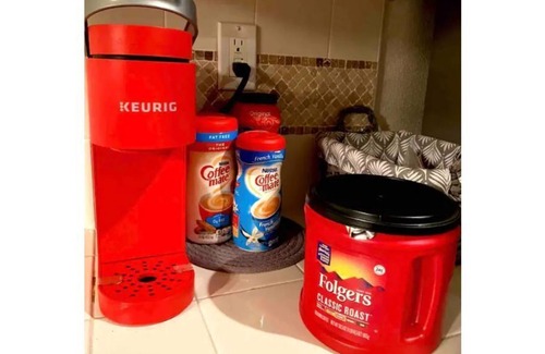 Merced House | Spacious 4 bedroom Home in Merced - free parking