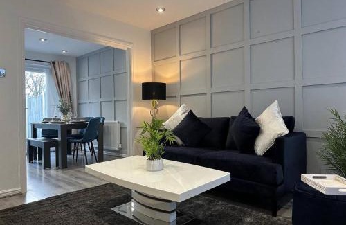 Liverpool House | Spacious 4 bedroom house