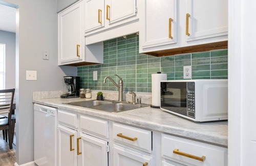 Rolling Hills House | Spacious 4-bedroom Townhome! East End!