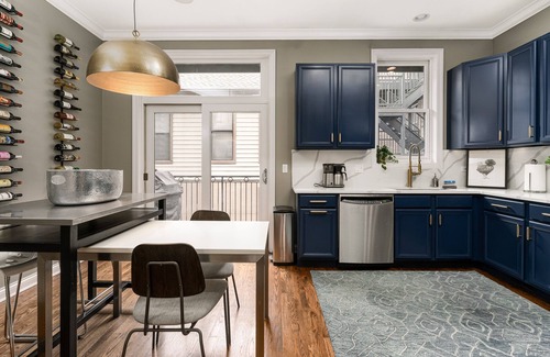 West Town House | Spacious 4-Level/4-Bedroom Townhouse in West Loop