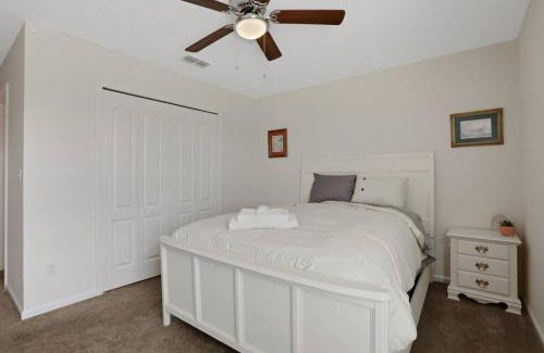 Northside House | Spacious 4bed and baths Villa Near JAX Airport Beaches and Restaurants