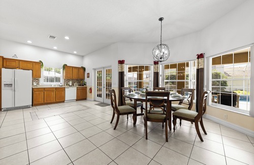 Bahama Bay Villa | 🌟 Spacious 4BR Getaway 🏡 Pool, Privacy & Near Parks 🎢