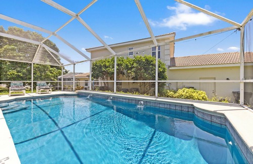 Bahama Bay Villa | 🌟 Spacious 4BR Getaway 🏡 Pool, Privacy & Near Parks 🎢