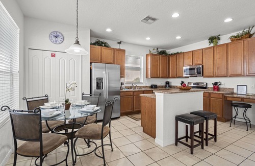 Highland Meadows Villa | ⭐Spacious 5 Bed 4 Bath Home | Private South/West Facing Pool | Mins to Disney⭐