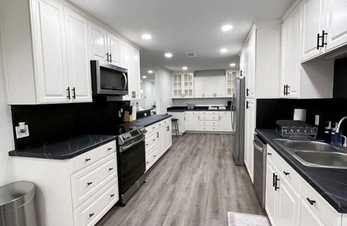 North Richland Hills House | Spacious 5B Home with Private Pool & Grill near Fort Worth, AT&T Stadium