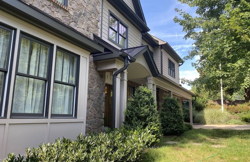 Donaldson Run House | Spacious and modern home minutes from DC