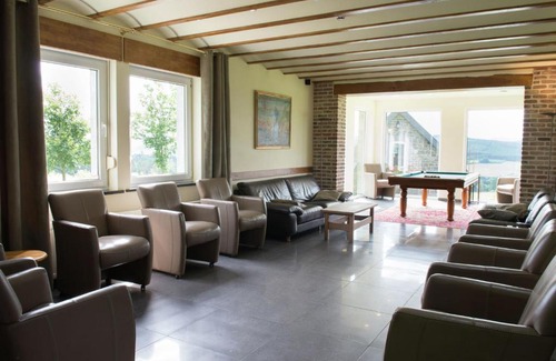 Harre House | Spacious and well cared-for house with a panoramic view, sauna and a summer pool