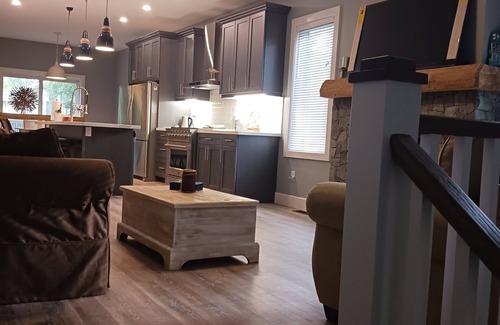 Wasaga Beach Apartment | Spacious Apartment, 4 minute walk to Beach!