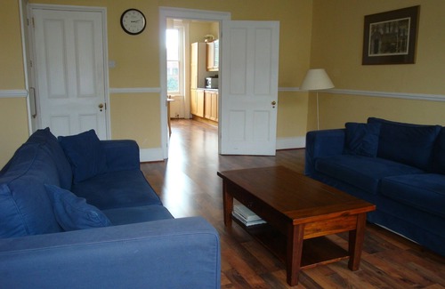 Holborn and Covent Garden Apartment | Spacious Apartment In Bloomsbury, Walking Distance To City & West End. Sleeps 5.