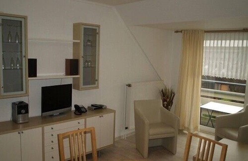 Horumersiel Apartment | spacious apartment, quiet central location, 5 minutes walk to the beach