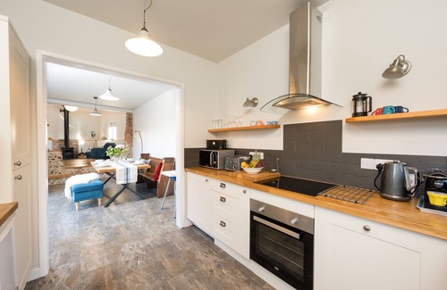 Runham House | Spacious barn, seals, seaside walks and Broads National Park
