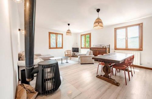 Taninges Apartment | Spacious center parking balconies