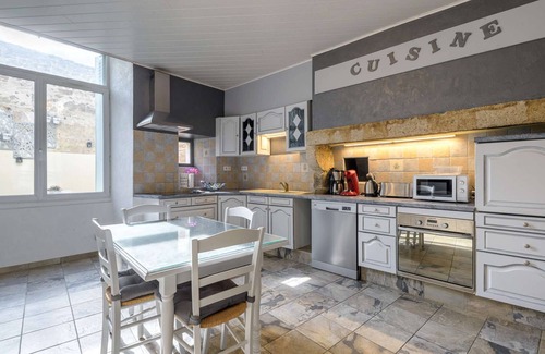 Le Puy-en-Velay Apartment | ★ Spacious ★ City centre ★ Terrace ★ Easy Parking ★ WIFI ★