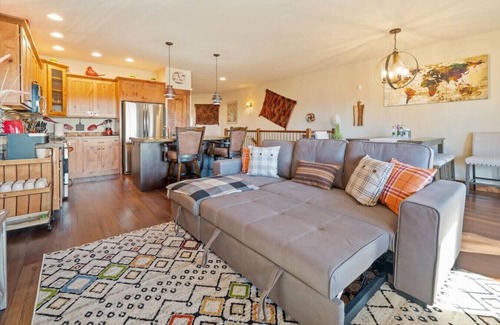 Bigfork Apartment | Spacious Condo 3-Minute Walk to Flathead Lake & DT