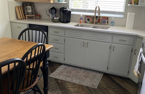 Shipshewana Cottage | Spacious cottage by lake & walking trails, 1 mile from downtown Shipshe.