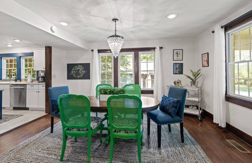 Columbia House | Spacious & Cozy near Downtown ~ HotTub ~ Game Roomn