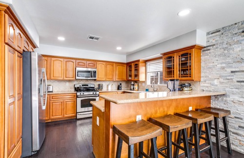 Norwalk House | Spacious, Family-Friendly Home w/Yard by Disneyland, OC, LA, and Beaches