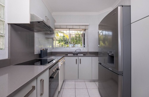 Ballito Apartment | Spacious Family Holiday Home, Sea View, Gas BBQ