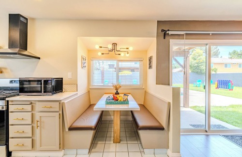 Patton House | SPACIOUS FAMILY POOL HOME/4BR/KING BED Suite/Arcade Games/Billiard Table/Slp12