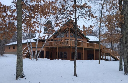 Nevis House | Spacious gathering lake house accommodating up to 20 people