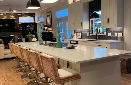 Palmetto House | Spacious Gulf Coast mini resort with heated swimming pool, kayaks, paddleboards.