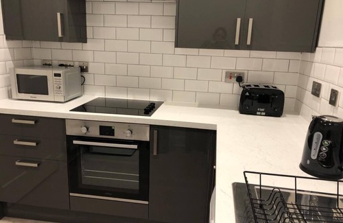 Glasgow Westend Apartment | Spacious, high ceiling, 2Bed City apartment with Free parking & super fast Wi-Fi