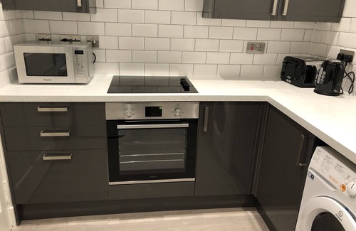 Glasgow Westend Apartment | Spacious, high ceiling, 2Bed City apartment with Free parking & super fast Wi-Fi