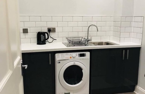 Glasgow Westend Apartment | Spacious, high ceiling, 2Bed City apartment with Free parking & super fast Wi-Fi